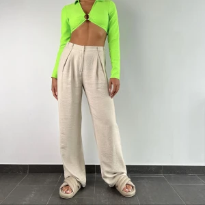 linnebyxor - säljer mina fina linnebyxor från madlady i stlk 34-tall!! Såå sköna och är lite ”finare i modellen”💓 