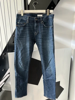 Tiger of Sweden Jeans Pistolero Underdog - Jeans från Tiger of Sweden i serien Pistolero i tvätten Underdog. Storlek 29/32. Oanvända.  Nypris ca 1400:-