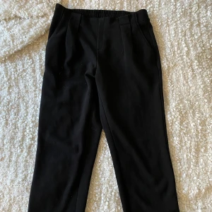 Kostymbyxor  - Raka kostymbyxor i syntet