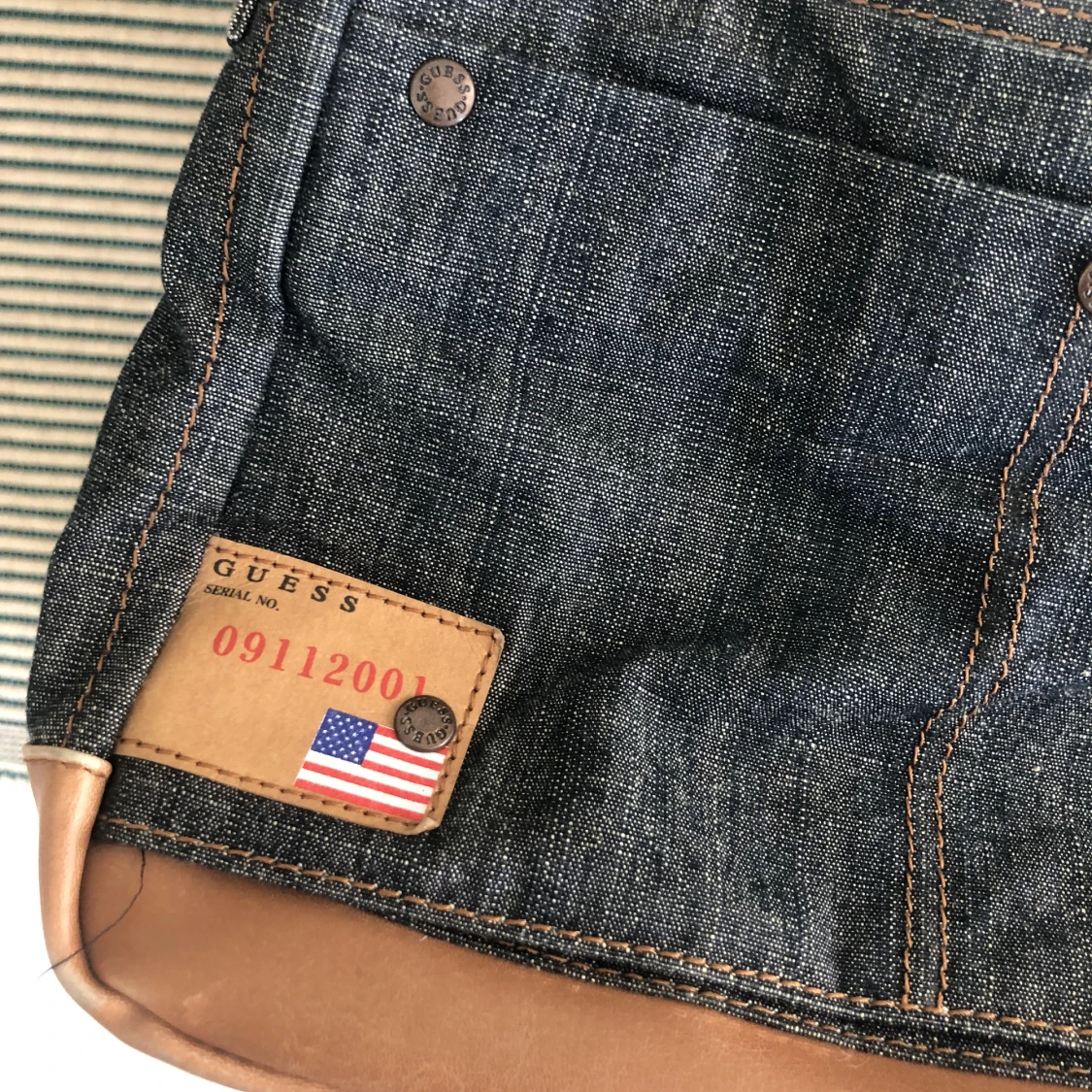 Handväska - Guess - 91