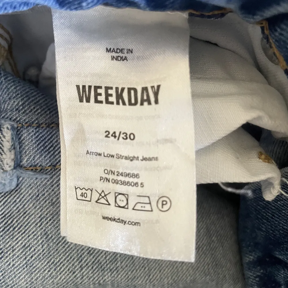 Low arrow jeans från weekday💕 i superbra skick! Köpta för 590kr🩷. Jeans & Byxor.