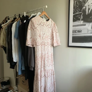 Sommarklänning  - Vacker sommarklänning från ASOS i storlek M/L💕  