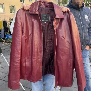 Röd skinnjacka  - Äkta läderjacka från Exit i storlek s 