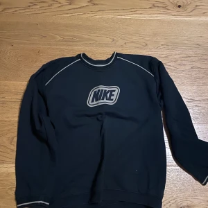 Vintage nike sweatshirt - Fet vintage Nike sweatshirt. Storlek XL