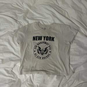 Jättefin T-shirt från brandy Melville. Säljer då det inte är min stil längre. 