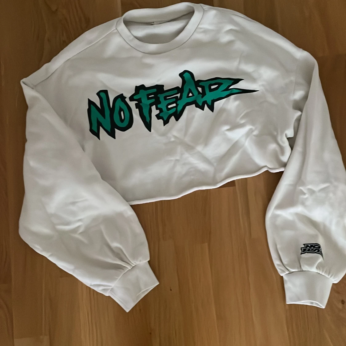 En cropped No fear tröja - 90