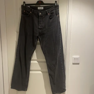 Byxor - Byxor i baggy fit, aldrig använt 