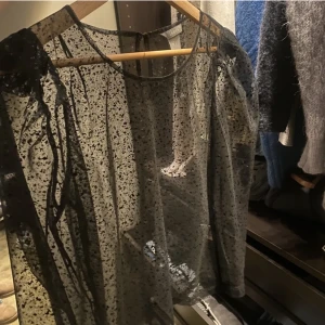 Svart blus  - Supersöt svart blus från Lindex💕💕inga defekter 