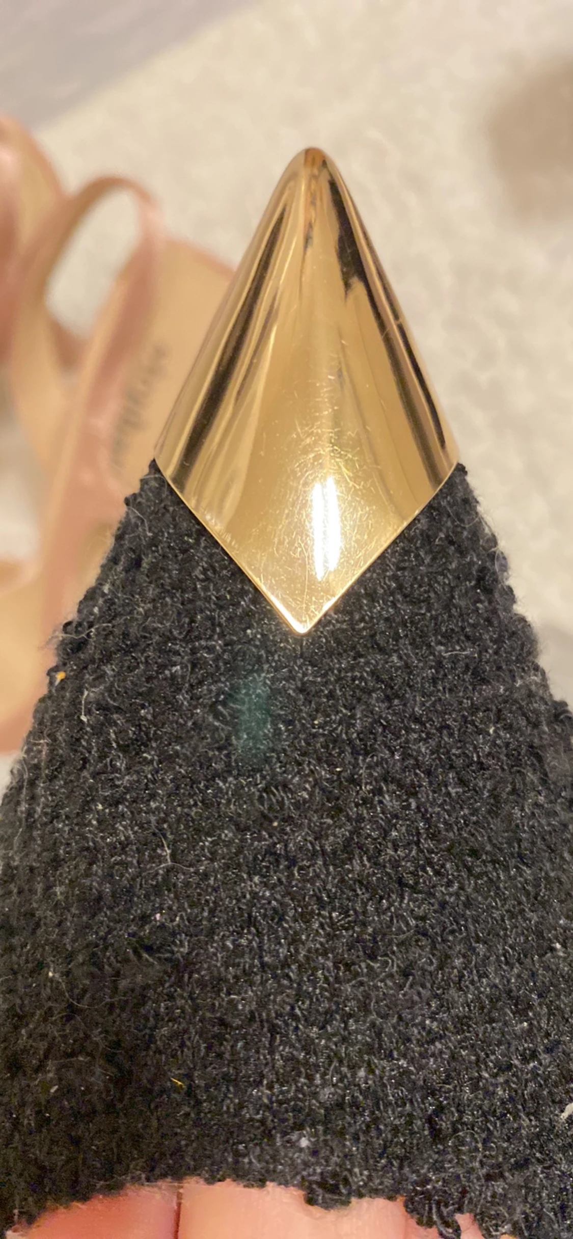 Helt nya skor med guld-tå