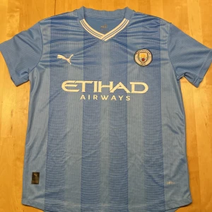 Manchester city tröja  - Har knappt andvänds kanske tre gånger säljer den för att den är för stor
