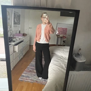 Stickad kofta - Korallrosa stickad kofta 🪸väldigt mysig!