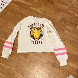 Tennesee Tigers tröja  - Snygg tröja med tryck! Använd en fåtal gånger!
