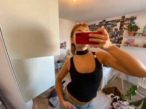 Linne med detalj - Snyggt linne med choker + metal detalj