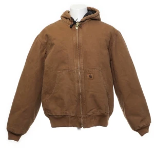 carhartt jacka - snygg carhartt jacka helt i nyskick, köpt på sellpy och aldrig använd pga för stor! köpte för 2000kr så säljer billigare därför går inte detta priset att diskutera just nu