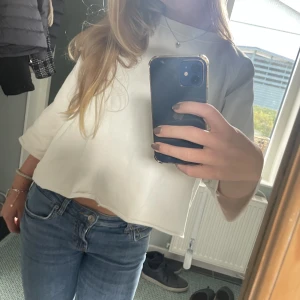 Cool trekvartsärmad tröja! - Jätte cool tröja, urpsrungligen från hm. Avklippt själv❤️