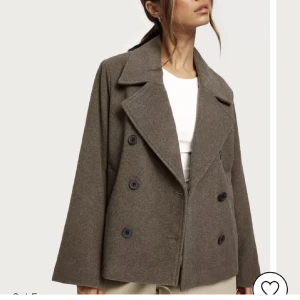 Nakd jacka - Säljer den här jackan från nakd då den tyvärr inte kommer till användning. Strl 34 men skulle säga att den även passar 34 och 36💕