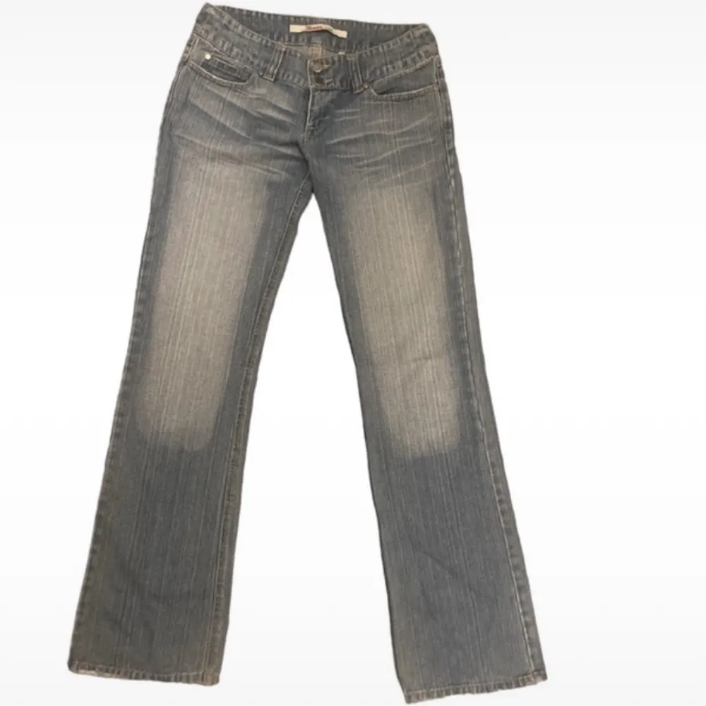 Skitsnygga vintage jeans som tyvärr är förstora för mig.. De är blåa!. Jeans & Byxor.