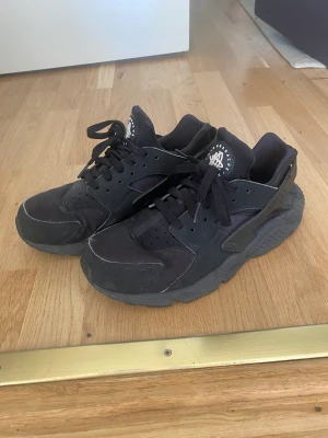 Nike hurache - Svarta Nike hurache, storlek 41 men lite små i storleken