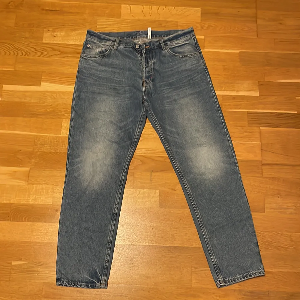 Säljer pågrund av för små, använda endast 1 gång storlek w34 l32. Jeans & Byxor.