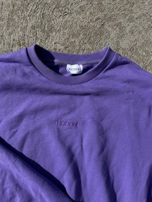 Lila tröja - Tunnare tröja. Inte använt så mycket