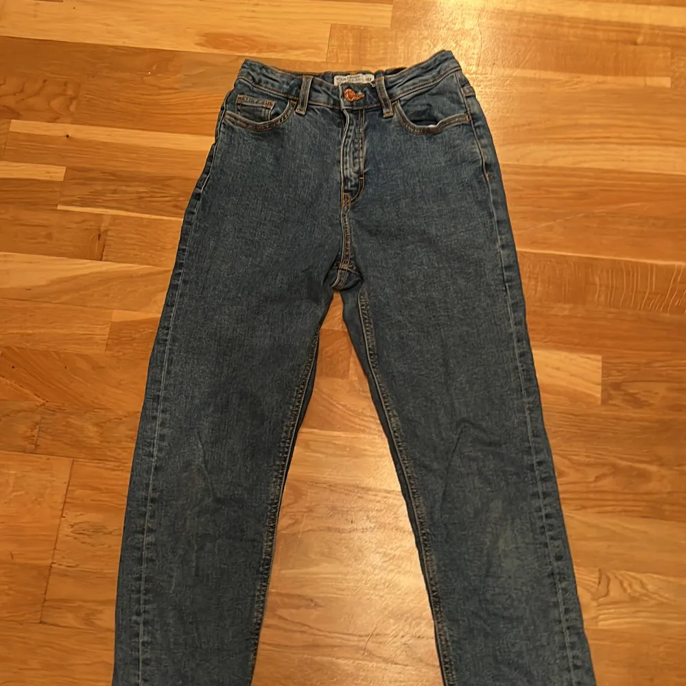 Sköna jeans och säljer för att de inte passar längre.. Jeans & Byxor.