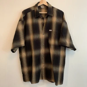 Vintage oversized flanellskjorta  - Oversized flannelskjorta storlek XXL. Det går bra att skicka dm vid frågor :)