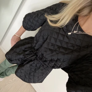 Topp  - Såå snygg topp från Kappahl som knappt är använd 