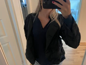 Jacka - Jättesnygg jacka perfekt till hösten i nästan kavaj modell