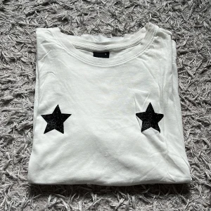 T-shirt - En jättefin t-Shirt från Gina Tricot i ett jättefint skick 