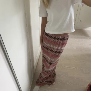 Missonimönstrad maxikjol  - Så sjukt snygg missonimönstrad maxikjol från Gina Tricot, jag är 175 lång