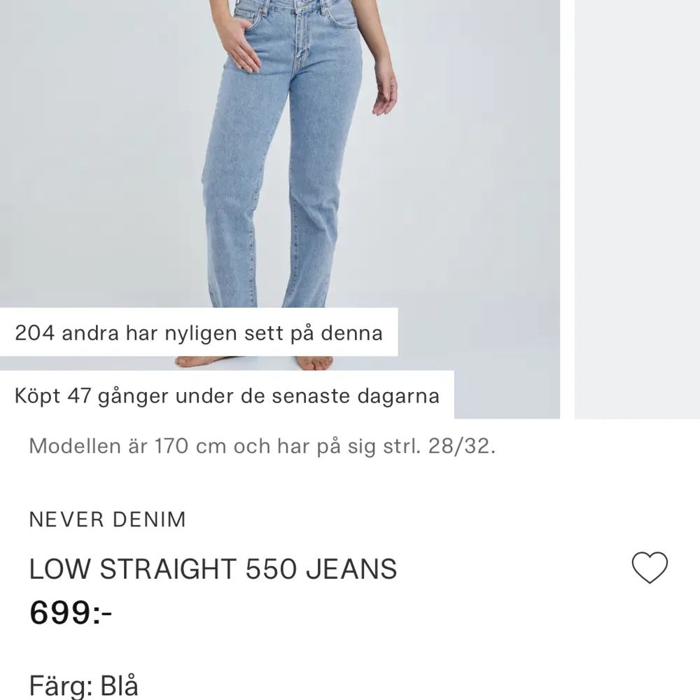 Jag säljer mina fina blå lågmidjade jeans för 399. Nypris är 699. De är i nyskick och passar med allt💗💗💗. Jeans & Byxor.