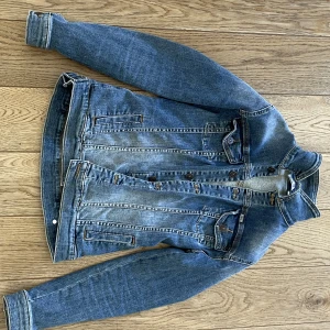 Jeans jacka strl 158 - Super snygg jeans Jacka ❤️använd ett par gånger men i väldigt bra skick 💗