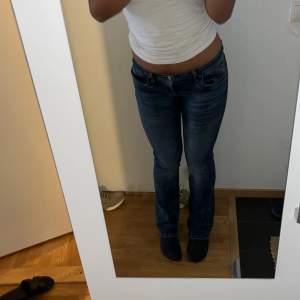 Säljer mina superfina lågmidjade valerie bootcut Ltb jeans. Använda få gånger och i väldigt bra skick. 💙