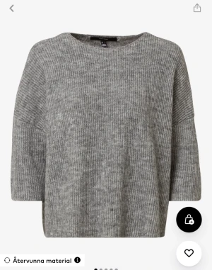 Trekvartsärm tröja från veromoda - Säljer denna stickade tröjan från vero moda. Det står att den är i storleken xs men skulle mer säga att den är s/m. Köparen står för frakten ❤️