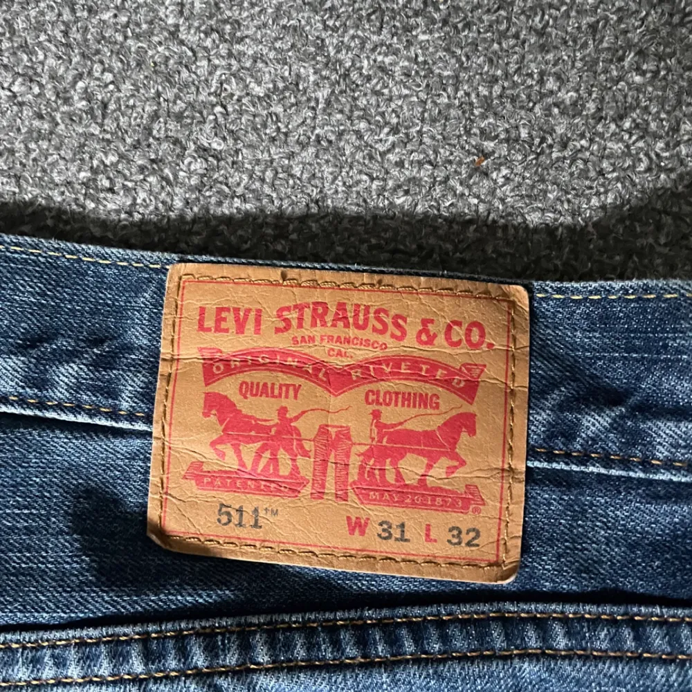 Snygga blå slim fit jeans, modell 511 från Levis. . Jeans & Byxor.