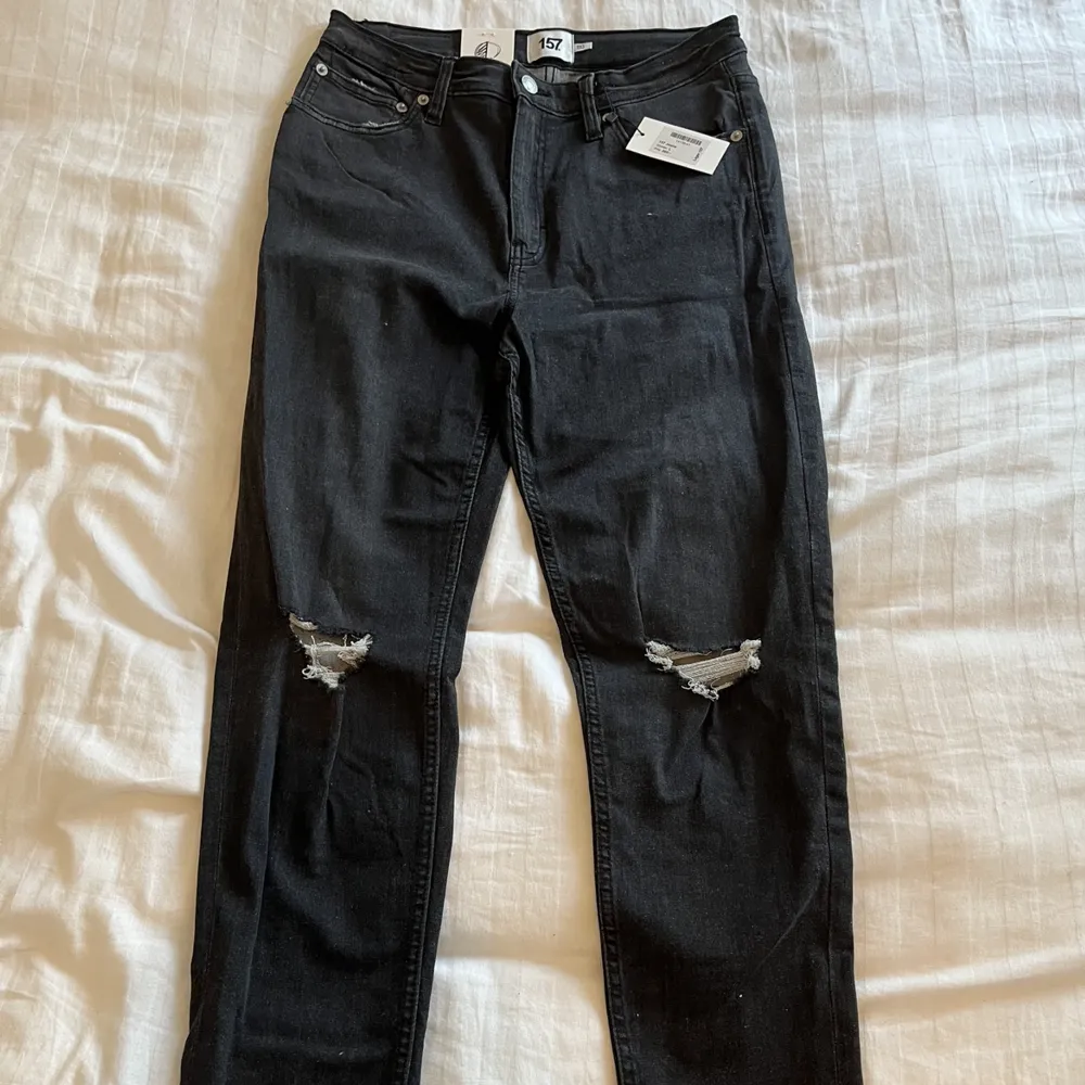 Helt oanvända jeans från Lager 157 i storlek L. Jeans & Byxor.