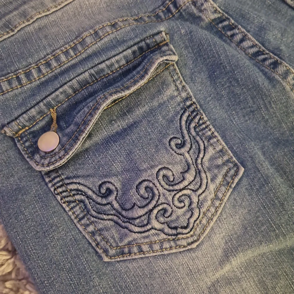 Ett par jätte fina botcut jenas som är använda ett par gånger men i topp sick💓. Jeans & Byxor.