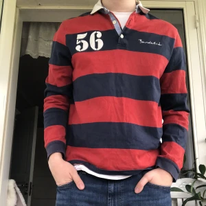 Rygbytröja - Fet vintage rugbytröja från Bondelid, tröjan i cond 7/10. Tröjan passar perfekt till dig som gillar grisch stil.