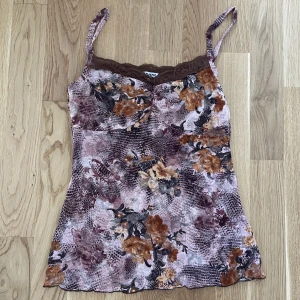 Topp - Jättesöt topp i storlek M men skulle säga att den passar S också! 💕