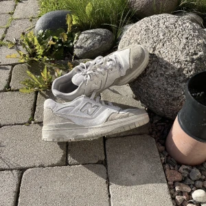 New balance 550 vita  - Tjena säljer nu mina skit feta new balance 550 då dem blivit för små hör av dig vi några funderingar 😁