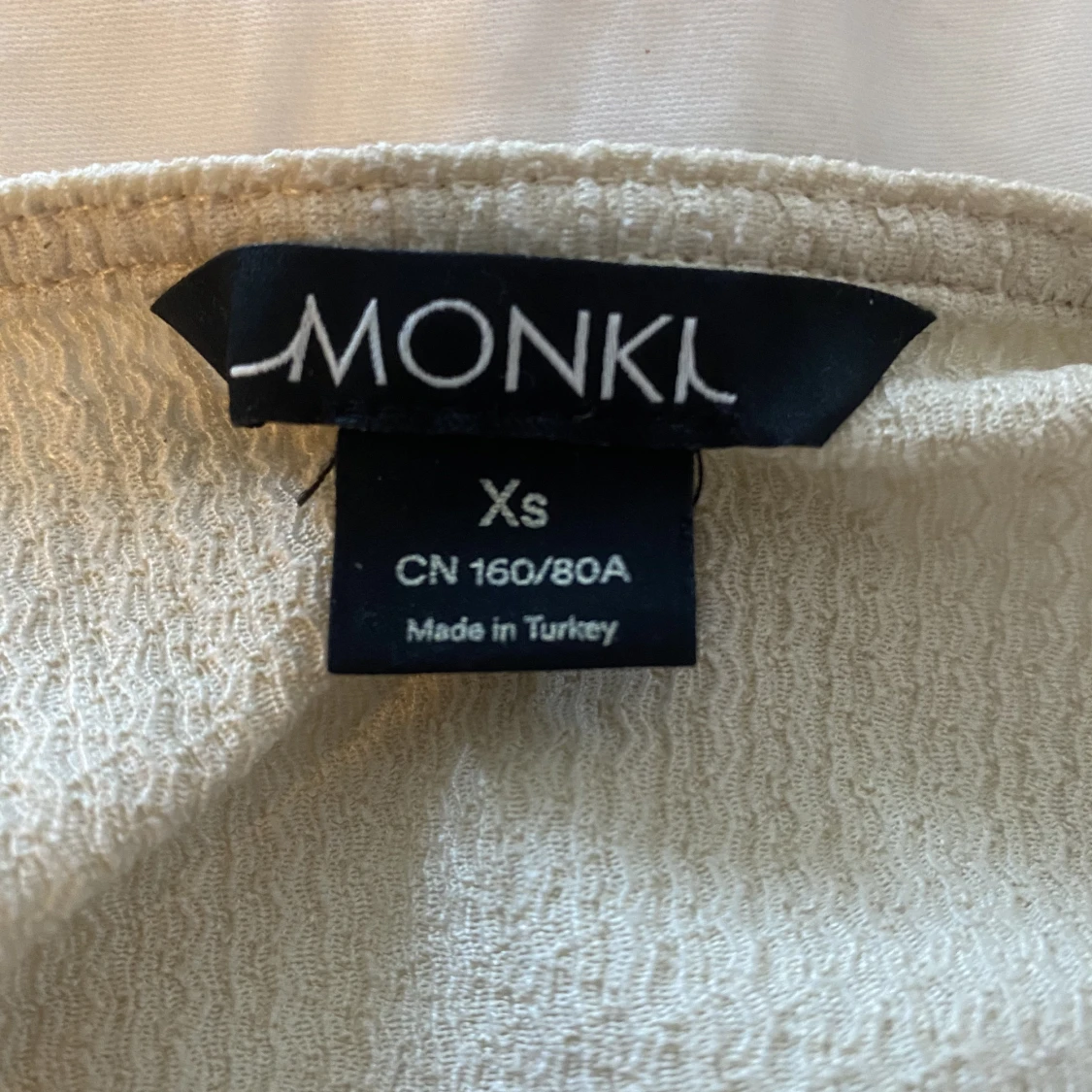 beige croppad blus från monki!! - 91