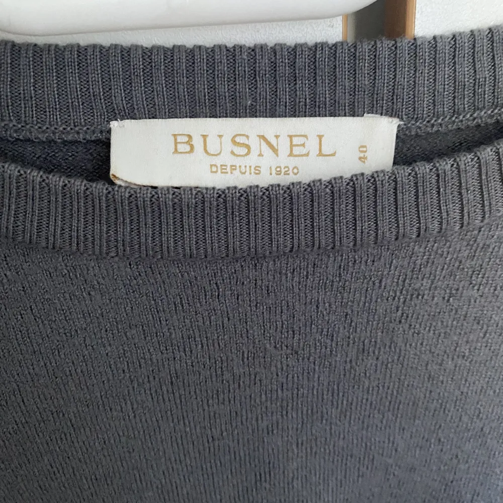 Superfin merinoull tröja från Busnel, liten i storlek, står 40 men mer som 36! Använd fåtal gånger. Stickat.