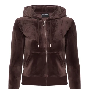 Juicy Couture  - Säljer denna sköna och snygga dressen från Juicy Couture. I färgen JAVA.  använd 1 gång så i ny skick.  Köptes för 2400kr  Säljer byxorna för : 912.  Säljer tröjan för : 912kr  Hela sättet för : 1830kr 