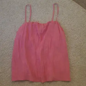 Gulligt rosa linne som jag aldrig använt! Den är i storlek Xs men skulle säga att den passar även S