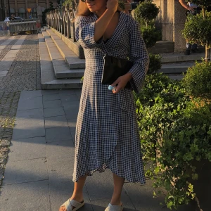 Ganni Dress - Väldigt bra skick, endast använd några få gånger. Storlek 34, nypris: 2000kr 