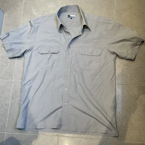 Vintage skjorta - Vintage grå skjorta, kortärmad