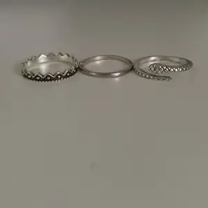 Jätte fina silverringar utan skador eller liknande och med unikt mönster 🫶💕(#12)