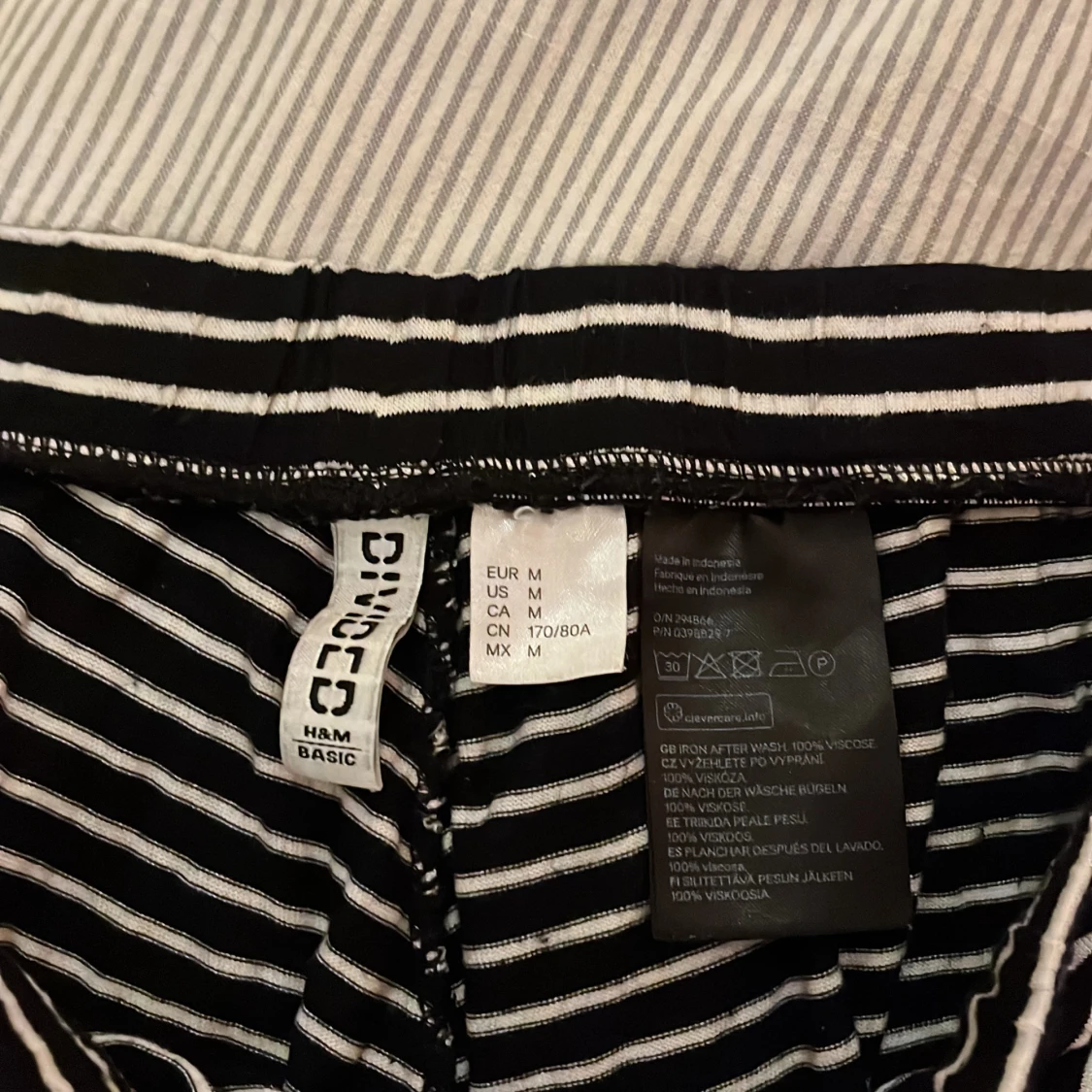 Svart o vitrandiga skjorts  - 90