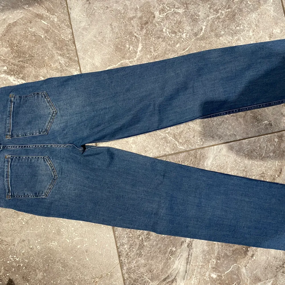 Jeans i storlek 164. Märke:Denim. Oanvända. Säljes pga garderobrensning. Kika gärna på mina andra annonser, säljer mycket. Samfraktar gärna!!. Farkut & Housut.