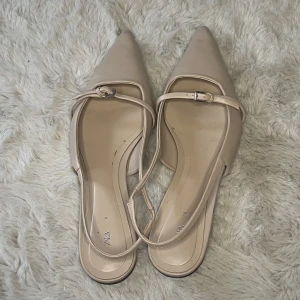 Skor  - Använda ett fåtal gånger. Skinn